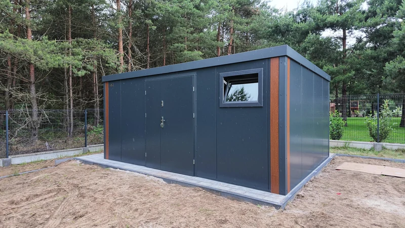 Domek gospodarczy z płyty warstwowej – realizacja Częstochowa